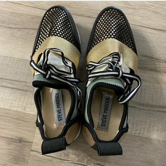 Woman Sneakers - Picture 1 of 4